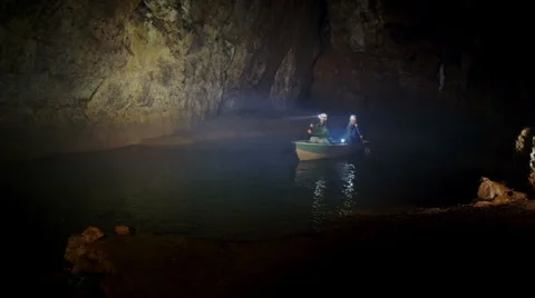 Scientists and miners exploring dark caves.  Geologists, explorers, adventurers, Vídeos de archivo 32945773