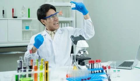 Scientists are doing experiments in the lab. Foto stock