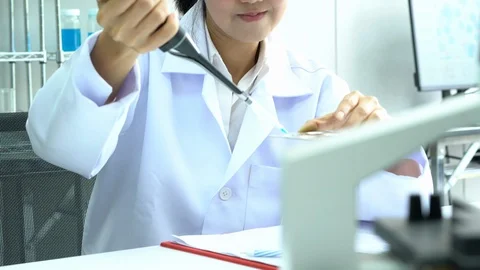 Scientists are experimenting with chemicals compound and absorb liquid the test 스톡 동영상 106872691