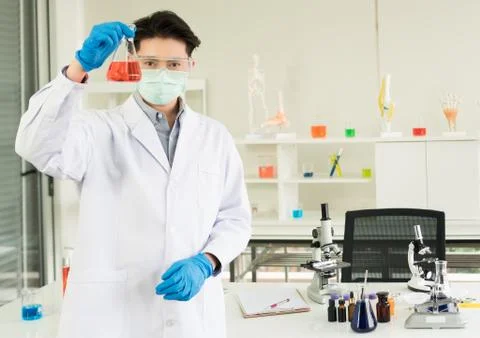 Scientists are experimenting in the lab Foto stock