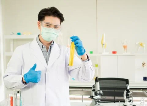 Scientists are experimenting in the lab Foto stock