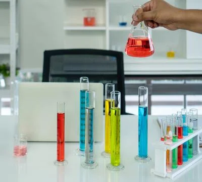 Scientists are experimenting in the laboratory 스톡 사진