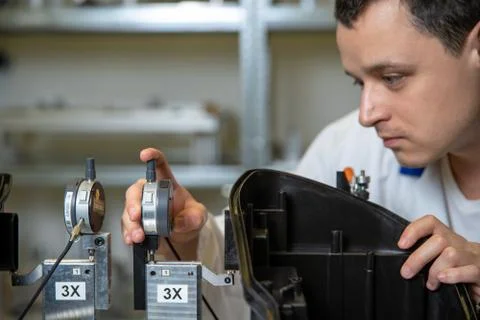 Scientists checking apparatus for accurate 3D measurements in a research Stock-Fotos