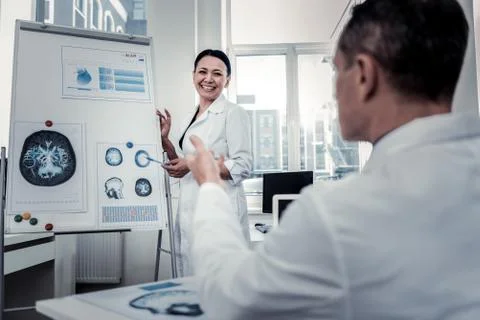 Scientists discussing the processes in human brain Foto stock