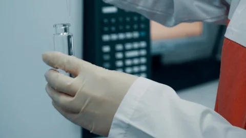 Scientist's hands make a sample of a medical solution 스톡 동영상 118063131