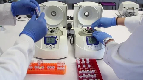 Scientists removing samples from a centrifuge 库存影片 90059730