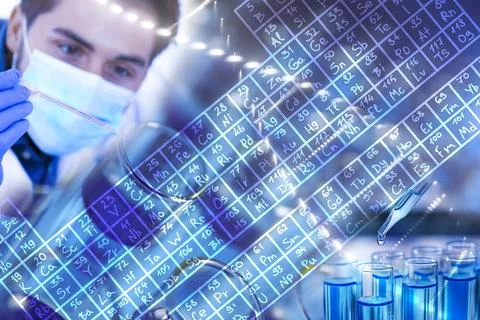 Scientists working in laboratory, dripping reagent into test tube and perio.. 库存照片