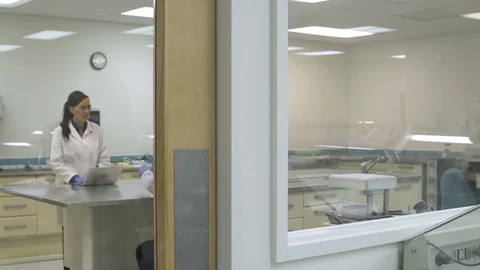 Scientists working in a laboratory Stock-Footage 77078862