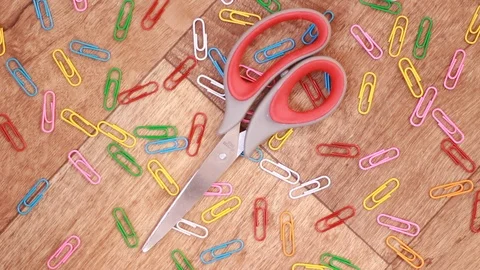 Scissors over multicolored staples 動画素材 99954853