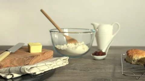 Scones cooling 스톡 동영상 61574597