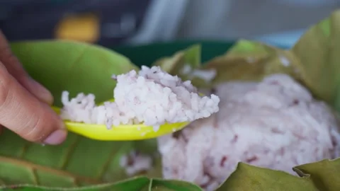 A scoop of leaf wrapped rice 動画素材 300849167