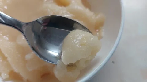 Scooping Crystallized Honey with a Spoon Close Up Vídeos de archivo 333644096