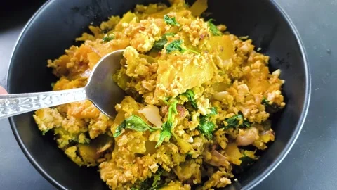 Scooping fried pumpkin Stock Footage 342019624