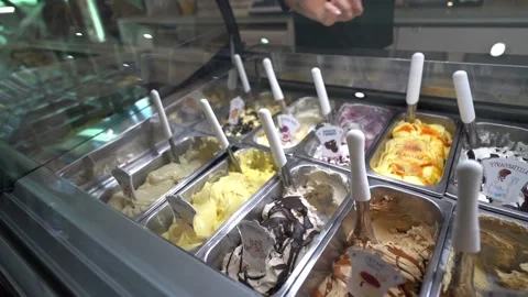 Scooping gelato Vídeo Stock 197632218