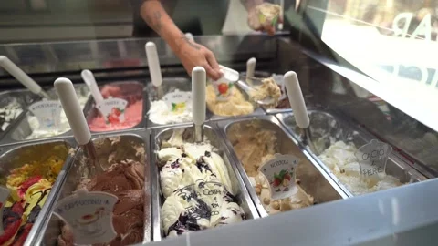 Scooping gelato in slow motion Vídeo Stock 197632217