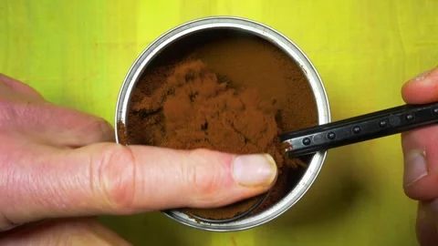 Scooping ground coffee from a tin, then using a finger to level it off. Vídeos de archivo 291075319