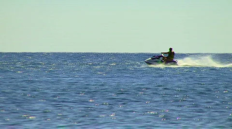 Scooter on waves 動画素材 584966