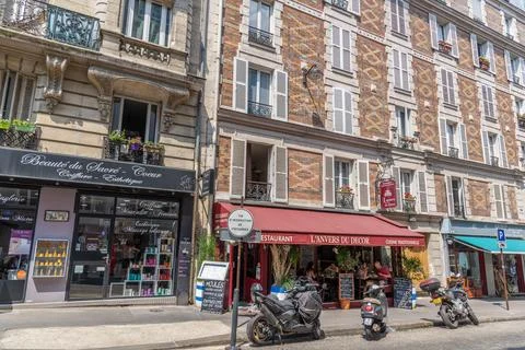 Scooters parked in front of a typical restaurant in Montmartre Stock Photos