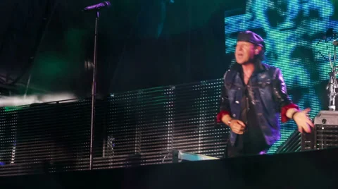 Scorpions performance in the pouring rain at the rock festival The Best City.UA Stockbeeldmateriaal 32327192