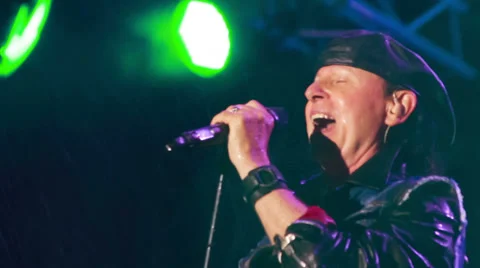 Scorpions performance in the pouring rain at the rock festival The Best City.UA Stockbeeldmateriaal 32327330