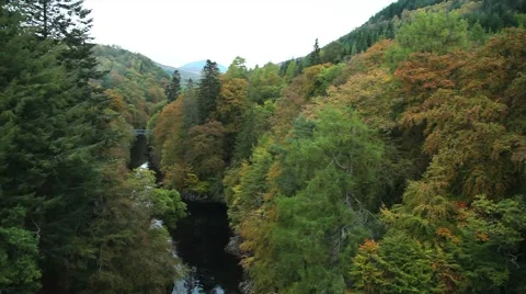 Scotland river fall pan Vídeos de archivo 58953544
