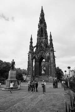 Scott Monument towering over visitors and statue in Edinburgh city center Stock Photos