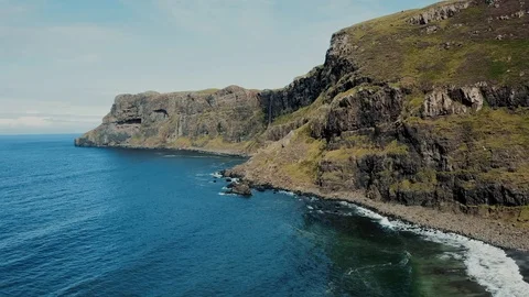 Scottish cliff forward fly with drone Video stock 114276470