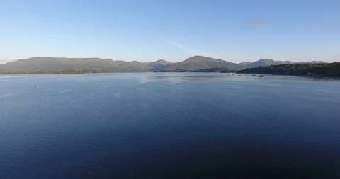 Scottish Loch Featuring a Distant Landscape with Green Hills 스톡 동영상 97571969