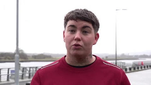 Scottish runner ‘taking on the UK’ in memory of best friend Vídeos de archivo 323676943