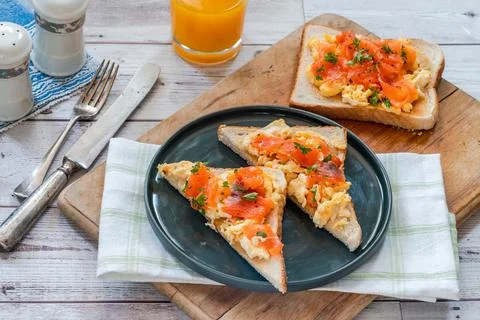 Scrambled egg on toast Foto stock