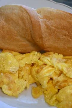 Scrambled eggs with baguette Stock-Fotos