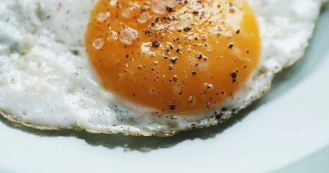 Scrambled eggs on a plate Stock-Footage 88008715