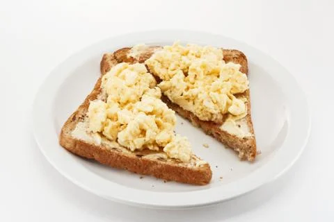 Scrambled eggs on toast Foto stock