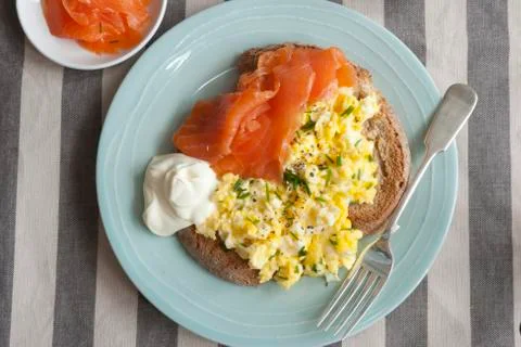 Scrambled eggs on toast Stock Photos