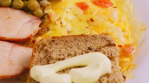 Scrambled eggs with vegetables, bacon and green peas rotate in a circle. Cl.. Stock Footage 263336775