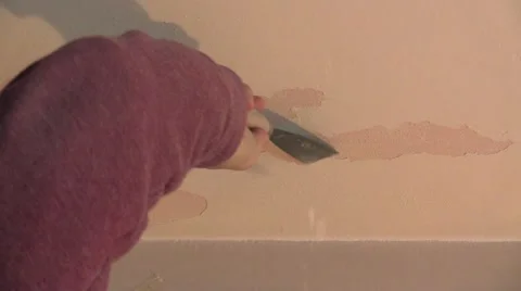 Scraping bad old paint from ceiling wall with a putty knife Video stock 58773581