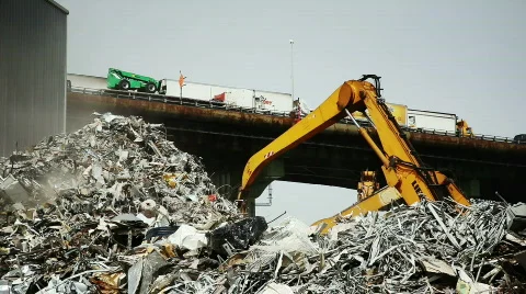 Scrapyard with claw Видео 725547