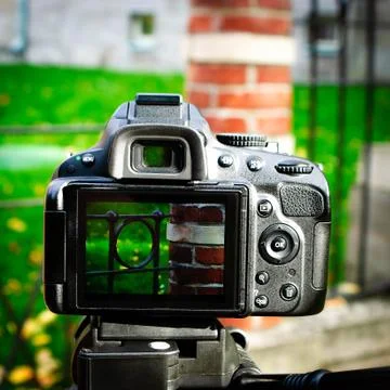 The screen of the digital camera against the background of the architectural  Foto stock