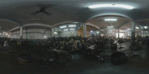 SCREW MAKING MACHINE Stockbeeldmateriaal 106025666