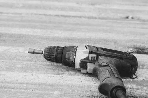 Screwdriver is on the construction site 库存照片