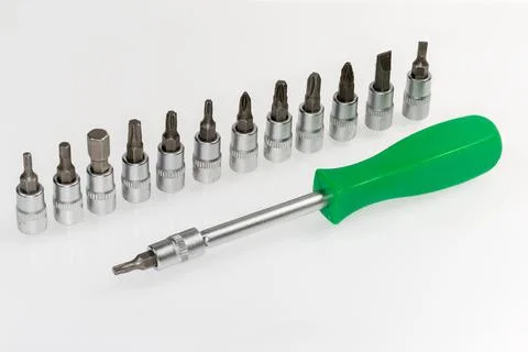 Screwdriver with interchangeable bits and set of different bits Foto stock