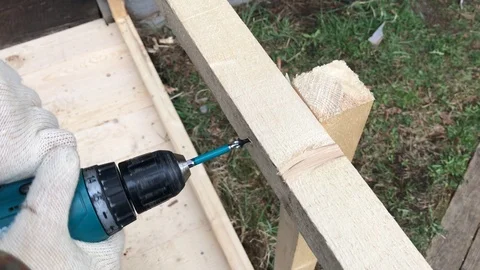 Screwdriver. Work with the tool. Twisting screw in wood. Drill. Power tools. Vídeos de archivo 107513830