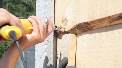 Screwdriver work on wood 動画素材 86762988