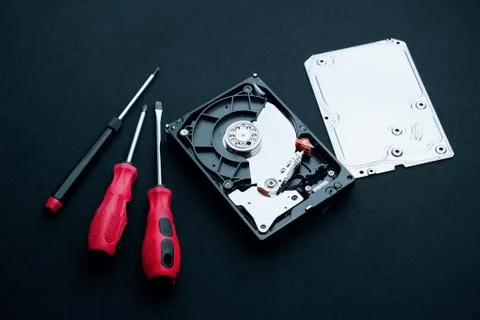 Screwdrivers, Uncovered hard disk drive repair concepts 스톡 사진