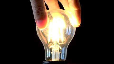 Screwing Bulb in Night, Turn On the Light Dark View, Turning the Light On a Led  Vidéo 304579074