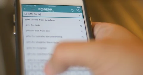 Scrolling Amazon Prime App Ecommerce Shopping Smart Phone Close Up Vidéo 113143526