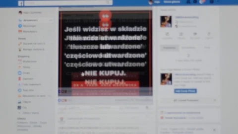 Scrolling facebook wall Vídeo Stock 86078505