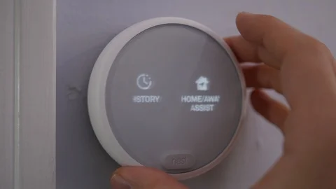 Scrolling Through Settings on Smart Wi-Fi Thermostat Screen Vídeo Stock 99521120