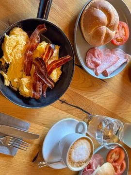 Scrumptious Breakfast Spread with Bacon and Coffee Fotos de archivo