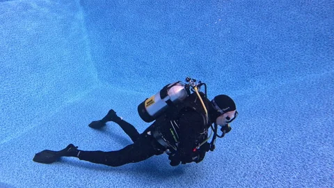 Scuba diver demonstrates how breathing affects buoyancy. Stock Footage 319252698